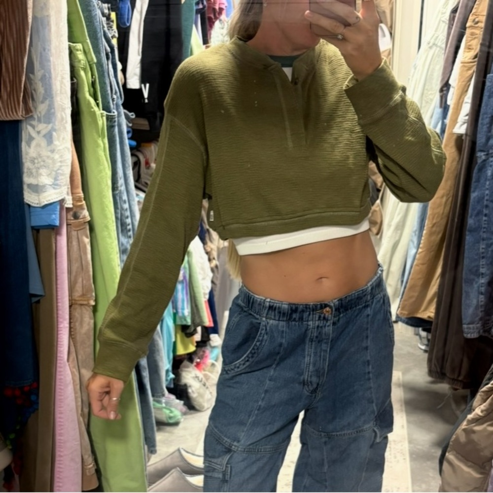 Urban Outfitters BDG Danny Cropped Henley Top - Picture 3 of 4